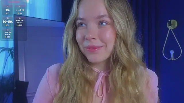 Snapshot of milly_shy chatting on 11.04.25 milly shy online show from 11.04.25