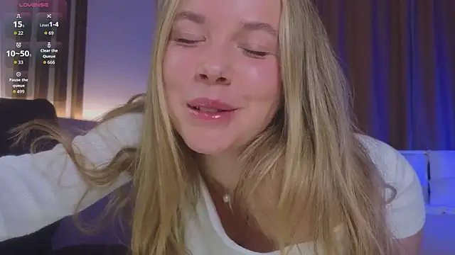 Snapshot of milly_shy chatting on 12.01.25 milly shy online show from 12.01.25