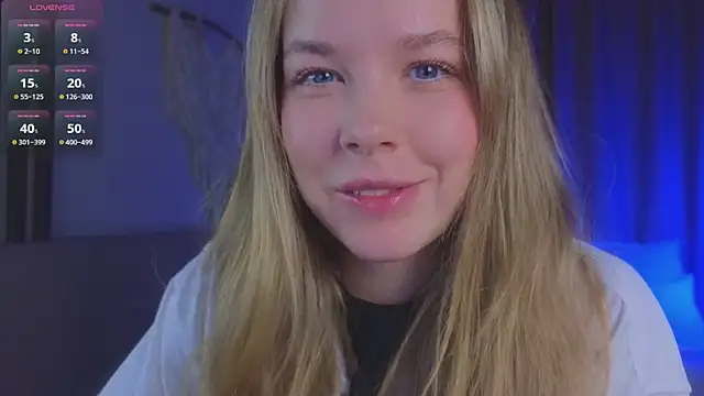 Snapshot of milly_shy chatting on 12.15.25 milly shy online show from 12.15.25