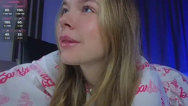 Snapshot of milly_shy chatting on 01.15.26 milly shy online show from 01.15.26