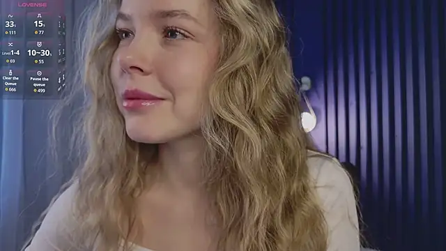 Snapshot of milly_shy chatting on 03.03.26 milly shy online show from 03.03.26