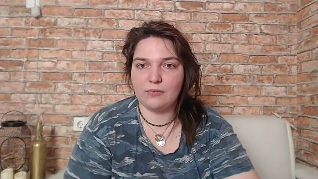 Amelia Kiss  online show from 01.24.25