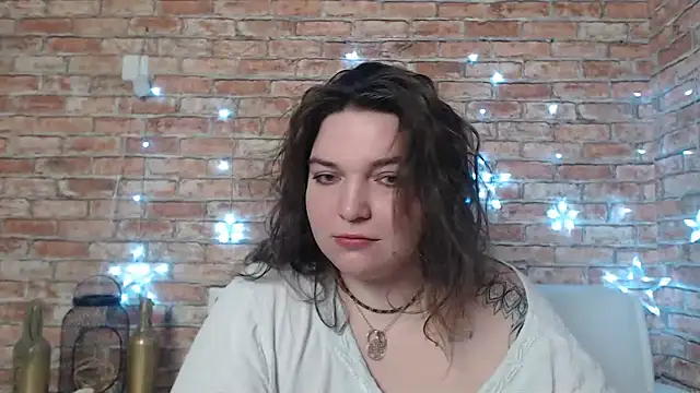 Amelia Kiss  online show from 01.30.25