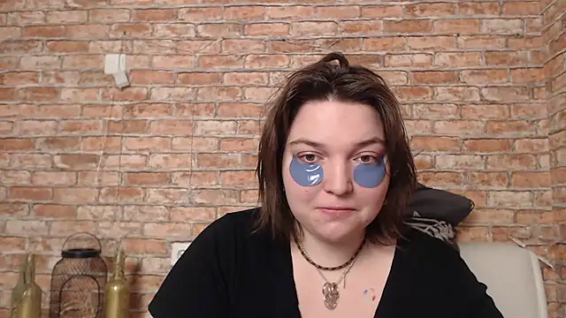 Amelia Kiss  online show from 02.13.25