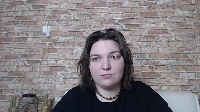 Amelia Kiss  online show from 02.21.25