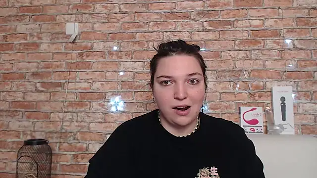 Amelia Kiss  online show from 09.19.25