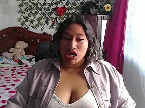 Snapshot of EmilyLove1014 chatting on 12.20.24 EmilyLove1014 online show from 12.20.24