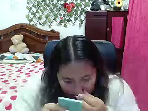 Snapshot of EmilyLove1014 chatting on 12.22.24 EmilyLove1014 online show from 12.22.24