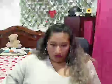 Snapshot of EmilyLove1014 chatting on 12.23.24 EmilyLove1014 online show from 12.23.24