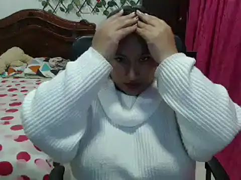 Snapshot of EmilyLove1014 chatting on 12.29.24 EmilyLove1014 online show from 12.29.24