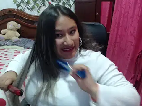 Snapshot of EmilyLove1014 chatting on 12.31.24 EmilyLove1014 online show from 12.31.24