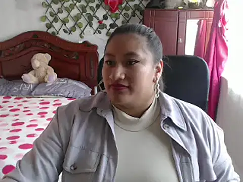 Snapshot of EmilyLove1014 chatting on 01.02.25 EmilyLove1014 online show from 01.02.25