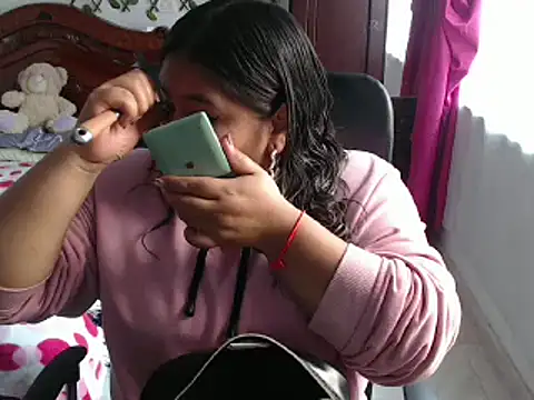 Snapshot of EmilyLove1014 chatting on 01.05.25 EmilyLove1014 online show from 01.05.25