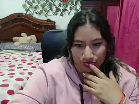 Snapshot of EmilyLove1014 chatting on 01.06.25 EmilyLove1014 online show from 01.06.25