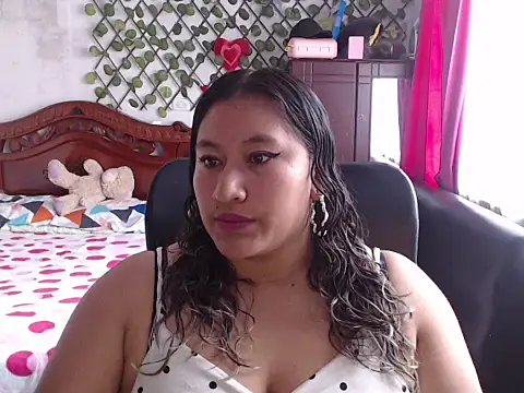 Snapshot of EmilyLove1014 chatting on 02.15.25 EmilyLove1014 online show from 02.15.25