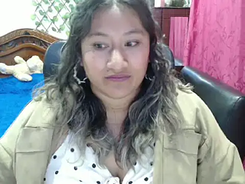 Snapshot of EmilyLove1014 chatting on 02.21.25 EmilyLove1014 online show from 02.21.25