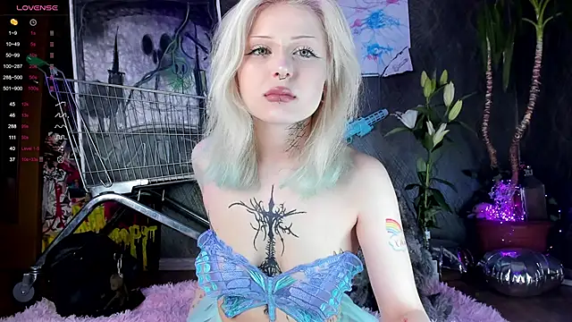 Snapshot of little_grinch666 chatting on 01.31.25 little grinch666 online show from 01.31.25