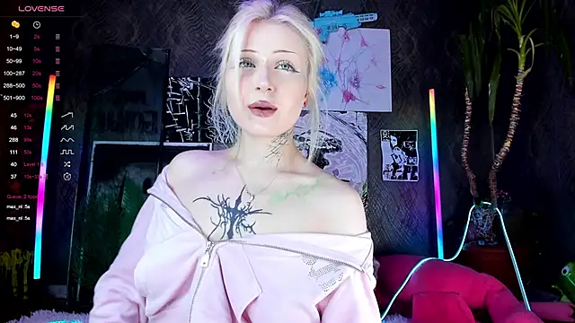 Snapshot of little_grinch666 chatting on 02.25.25 little grinch666 online show from 02.25.25