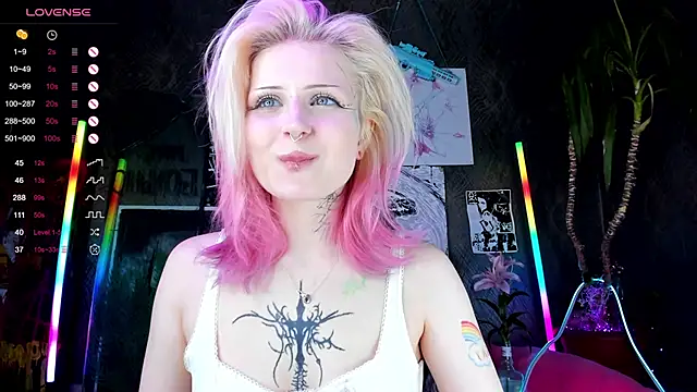 Snapshot of little_grinch666 chatting on 03.12.25 little grinch666 online show from 03.12.25