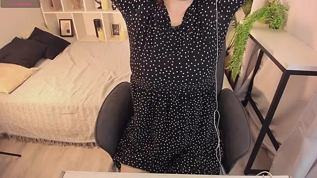 ZoeEast online show from 11.12.25