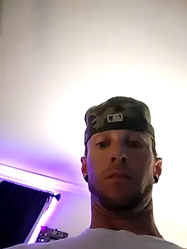 Snapshot of Twin2222 chatting on 03.07.25 Twin2222 online show from 03.07.25