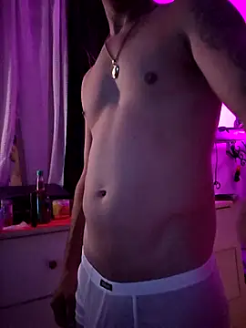 Snapshot of Twin2222 chatting on 09.10.25 Twin2222 online show from 09.10.25