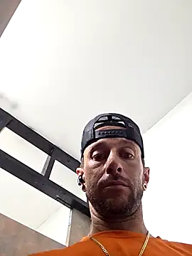 Snapshot of Twin2222 chatting on 09.24.25 Twin2222 online show from 09.24.25