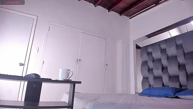 pamela-wells online show from 02.10.26