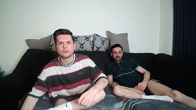 Snapshot of twotwinkhusbandss chatting on 11.29.25 twotwinkhusbandss online show from 11.29.25