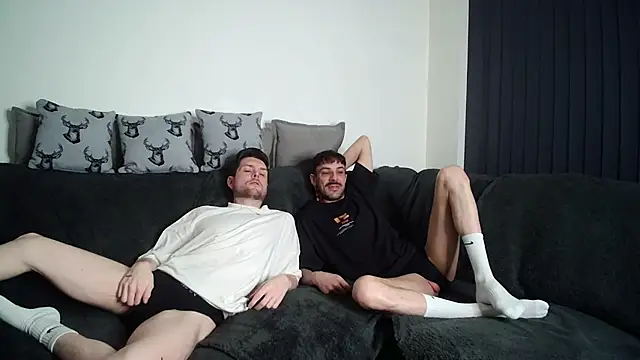 Snapshot of twotwinkhusbandss chatting on 02.05.26 twotwinkhusbandss online show from 02.05.26