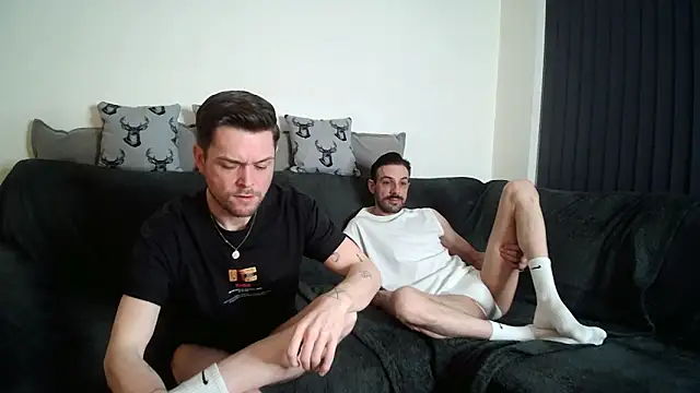 Snapshot of twotwinkhusbandss chatting on 02.27.26 twotwinkhusbandss online show from 02.27.26