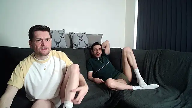 Snapshot of twotwinkhusbandss chatting on 04.04.26 twotwinkhusbandss online show from 04.04.26