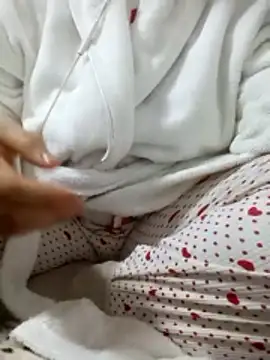 Snapshot of Bombamom chatting on 03.08.26 Bombamom online show from 03.08.26