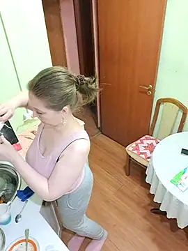 Sakura Green online show from 03.08.25