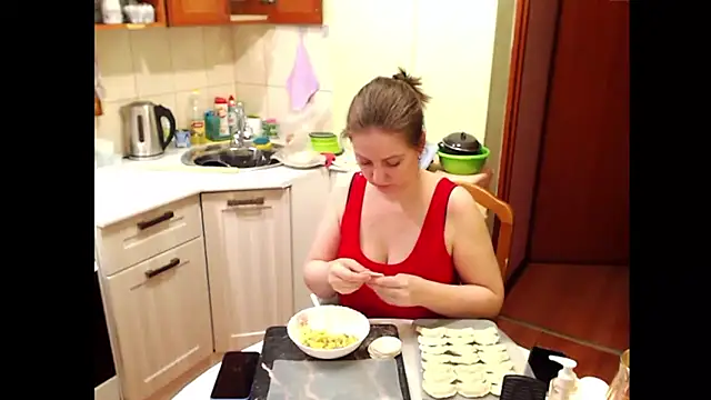 Sakura Green online show from 03.12.25