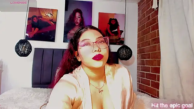 kyliejenner hot online show from 02.13.26