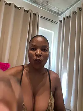 Snapshot of slimcateee chatting on 05.13.26 slimcateee online show from 05.13.26