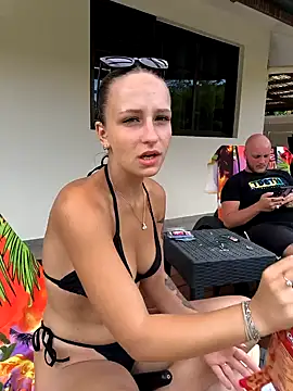 Snapshot of emma4xxx chatting on 02.08.25 emma4xxx online show from 02.08.25