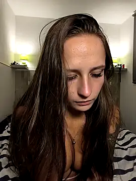 Snapshot of emma4xxx chatting on 03.22.25 emma4xxx online show from 03.22.25