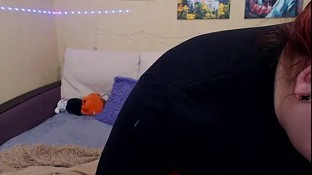 JuliaKeln online show from 02.17.25