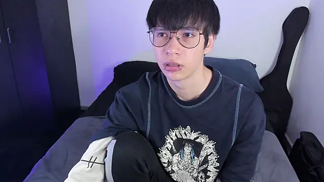 Aventure Twinks online show from 10.26.25