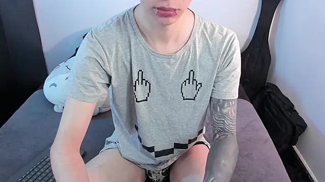 Snapshot of Aventure_Twinks chatting on 02.02.26 Aventure Twinks online show from 02.02.26