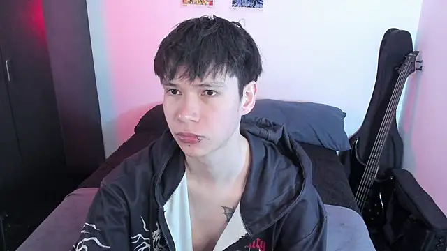 Snapshot of Aventure_Twinks chatting on 06.13.26 Aventure Twinks online show from 06.13.26