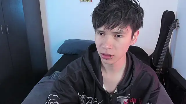 Snapshot of Aventure_Twinks chatting on 06.27.26 Aventure Twinks online show from 06.27.26