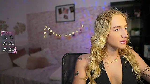 Nicolette  Shea  online show from 02.28.25