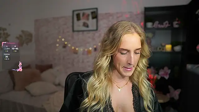 Nicolette  Shea  online show from 03.15.25