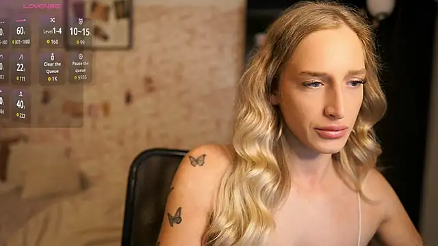 Nicolette  Shea  online show from 10.25.25