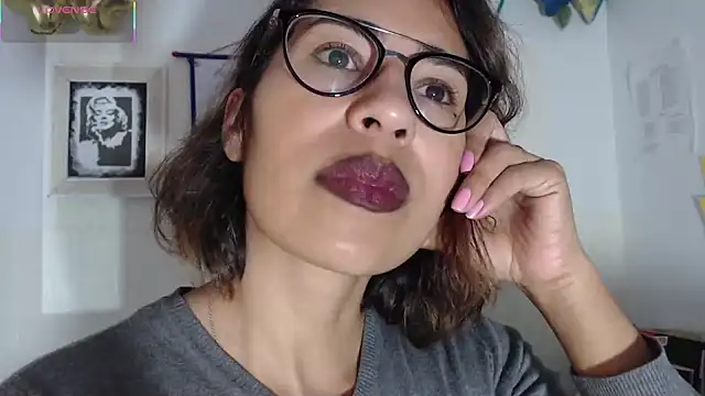 Snapshot of fantasty_nylon chatting on 03.13.25 fantasty nylon online show from 03.13.25