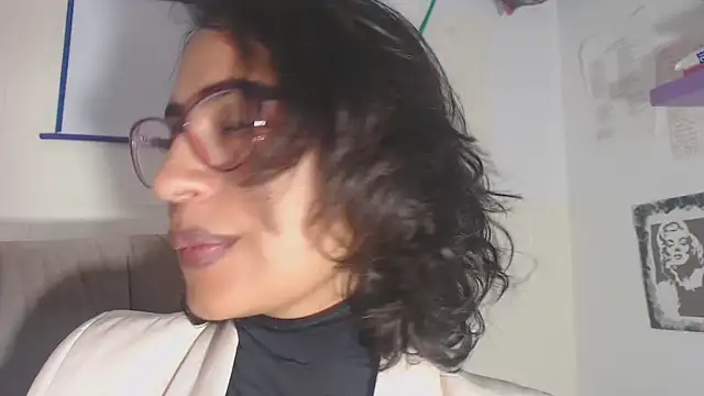 Snapshot of fantasty_nylon chatting on 11.04.25 fantasty nylon online show from 11.04.25