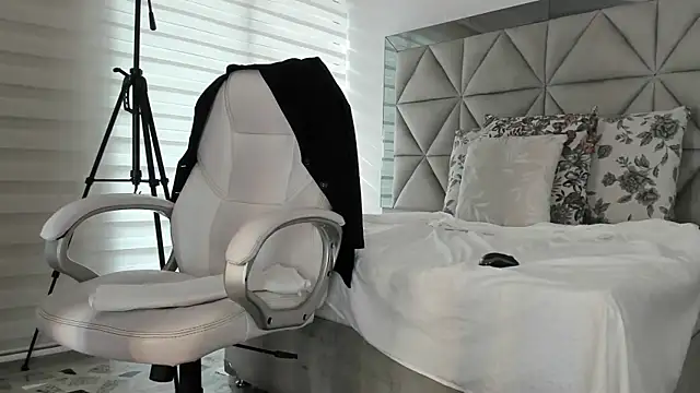 nina pons online show from 10.31.25